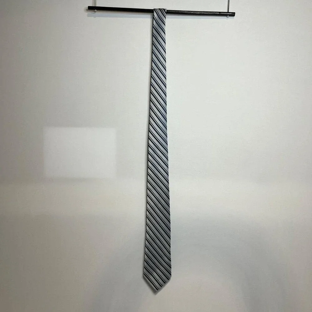 Striped Silk Tie Blue and‎ Silver Diagonal Pattern Business Casual 0366